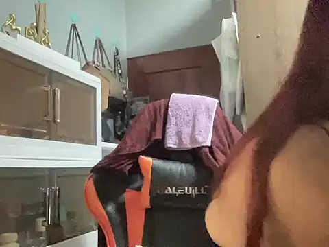 Snapshot of UrLove_Marga chatting on 11.17.25 UrLove Marga online show from 11.17.25