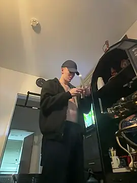 Toyjungee online show from 02.04.25