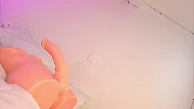 nicolette sweet  online show from 01.11.25