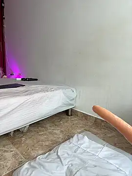 nicolette sweet  online show from 03.11.25