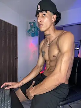 Snapshot of mike_casseano chatting on 10.07.25 mike casseano online show from 10.07.25