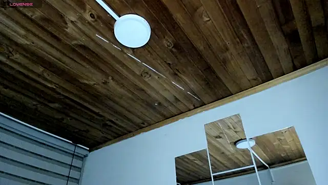 natasha logan  online show from 09.23.25