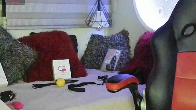 natasha logan  online show from 05.10.26