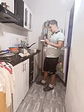 Snapshot of catire2323 chatting on 12.04.24 catire2323 online show from 12.04.24