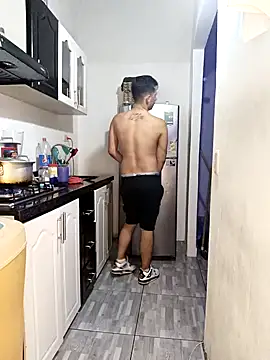 Snapshot of catire2323 chatting on 12.21.24 catire2323 online show from 12.21.24