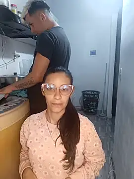 Snapshot of catire2323 chatting on 09.13.25 catire2323 online show from 09.13.25