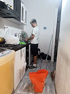 Snapshot of catire2323 chatting on 09.24.25 catire2323 online show from 09.24.25