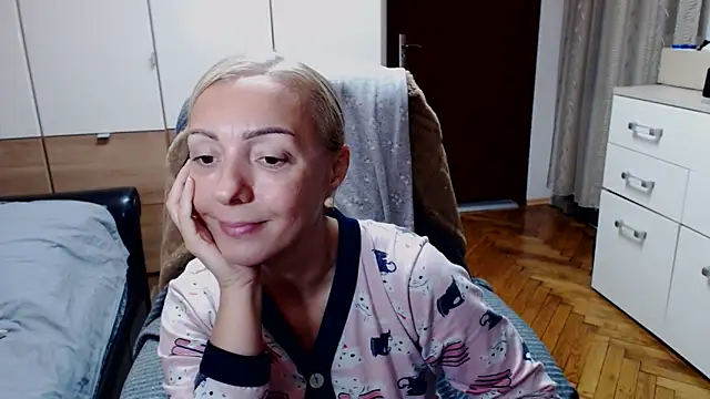 Snapshot of Leona-Exotic chatting on 11.18.25 Leona-Exotic online show from 11.18.25