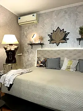 Snapshot of StripBianka chatting on 12.05.25 StripBianka online show from 12.05.25