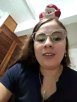 Snapshot of selena_gomez2 chatting on 12.24.24 selena gomez2 online show from 12.24.24