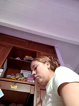 Snapshot of selena_gomez2 chatting on 10.03.25 selena gomez2 online show from 10.03.25