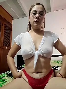 Snapshot of selena_gomez2 chatting on 10.22.25 selena gomez2 online show from 10.22.25