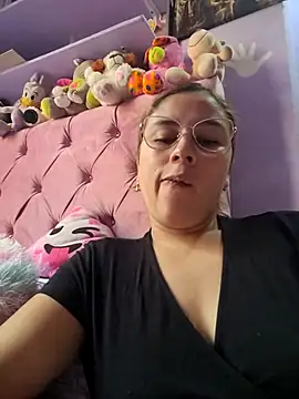 Snapshot of selena_gomez2 chatting on 10.28.25 selena gomez2 online show from 10.28.25