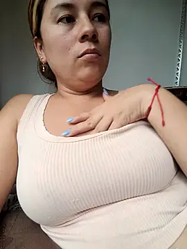 Snapshot of selena_gomez2 chatting on 02.26.26 selena gomez2 online show from 02.26.26