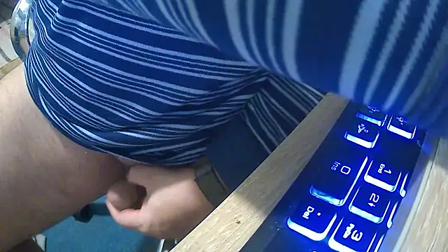 Snapshot of GYurmoka70 chatting on 10.26.25 GYurmoka70 online show from 10.26.25