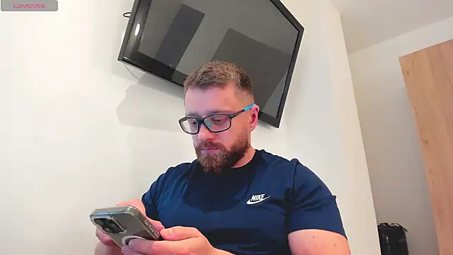 Snapshot of Findom_guy chatting on 02.19.26 Findom guy online show from 02.19.26