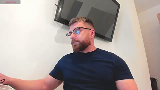 Snapshot of Findom_guy chatting on 02.25.26 Findom guy online show from 02.25.26