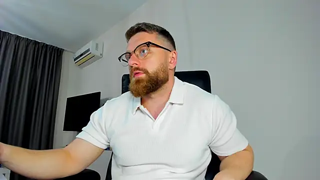 Snapshot of Findom_guy chatting on 04.17.26 Findom guy online show from 04.17.26