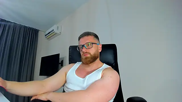 Snapshot of Findom_guy chatting on 04.28.26 Findom guy online show from 04.28.26