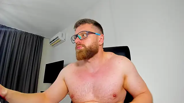 Snapshot of Findom_guy chatting on 05.03.26 Findom guy online show from 05.03.26