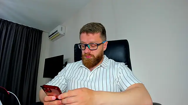 Snapshot of Findom_guy chatting on 05.10.26 Findom guy online show from 05.10.26