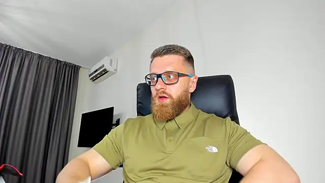 Snapshot of Findom_guy chatting on 05.20.26 Findom guy online show from 05.20.26