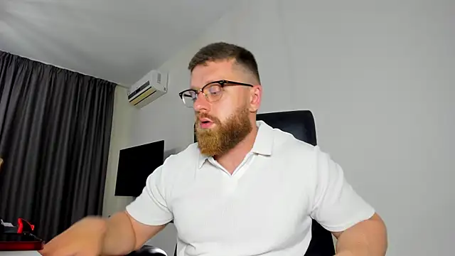 Snapshot of Findom_guy chatting on 05.22.26 Findom guy online show from 05.22.26