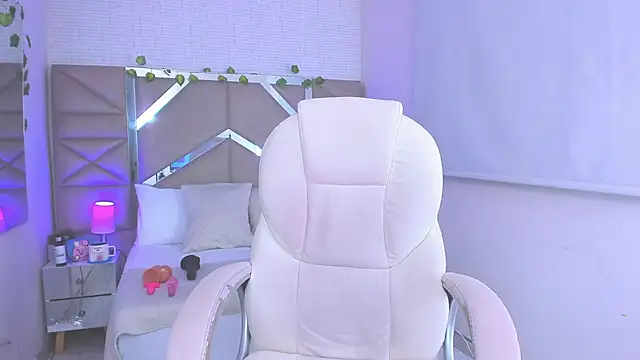 Snapshot of Zoe_Lennoxx chatting on 12.28.24 Zoe Lennoxx online show from 12.28.24