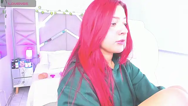 Snapshot of Zoe_Lennoxx chatting on 12.30.24 Zoe Lennoxx online show from 12.30.24