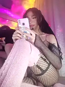 Snapshot of Victor-and-shelly chatting on 12.21.24 Victor-and-shelly online show from 12.21.24