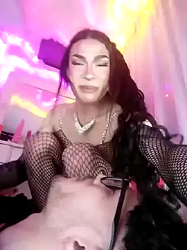 Snapshot of Victor-and-shelly chatting on 12.22.24 Victor-and-shelly online show from 12.22.24