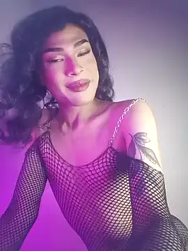 Snapshot of Victor-and-shelly chatting on 10.02.25 Victor-and-shelly online show from 10.02.25