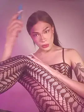 Snapshot of Victor-and-shelly chatting on 11.23.25 Victor-and-shelly online show from 11.23.25