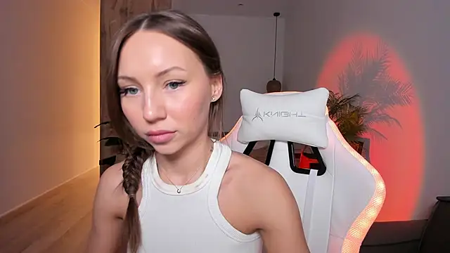 LilyRaisa online show from 01.18.26