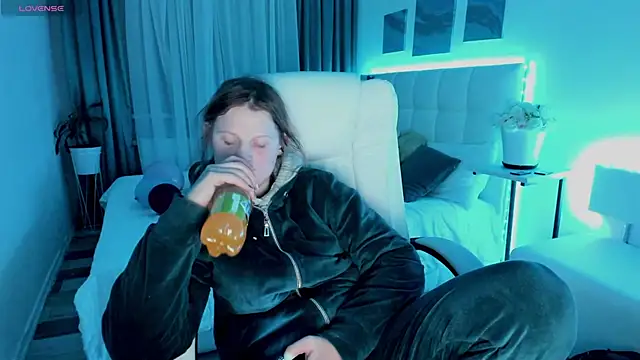 Kathlyn  Heath online show from 02.25.25