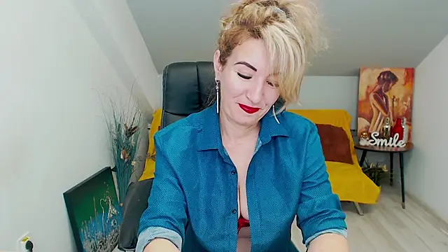 Cassandra Hotty online show from 01.20.25