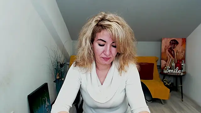 Cassandra Hotty online show from 01.27.25