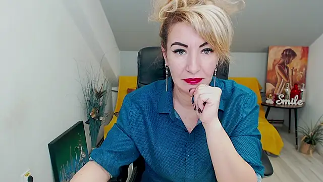 Cassandra Hotty online show from 02.04.25