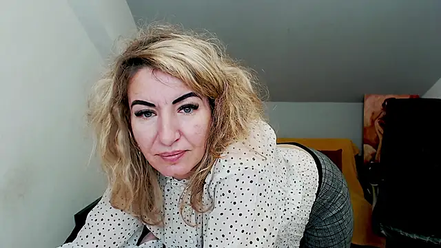 Cassandra Hotty online show from 02.24.25