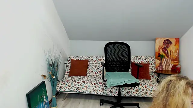 Cassandra Hotty online show from 02.28.25