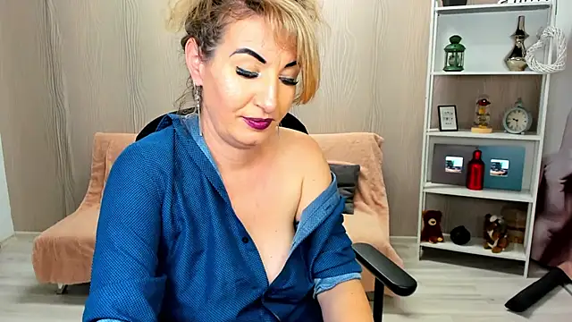 Cassandra Hotty online show from 03.11.25