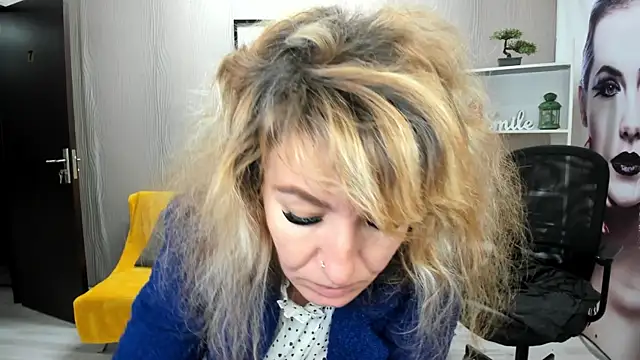 Cassandra Hotty online show from 10.22.25