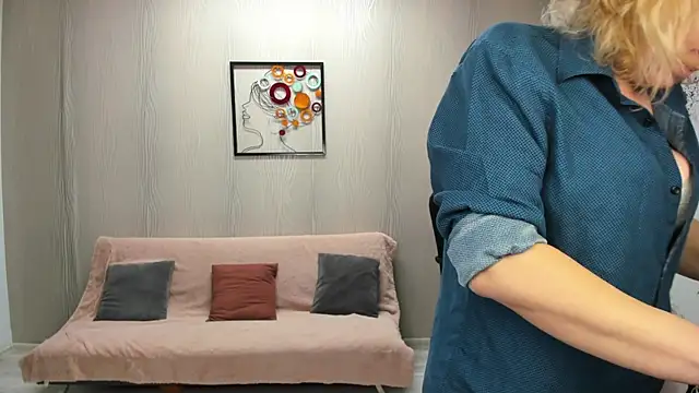 Cassandra Hotty online show from 04.01.26