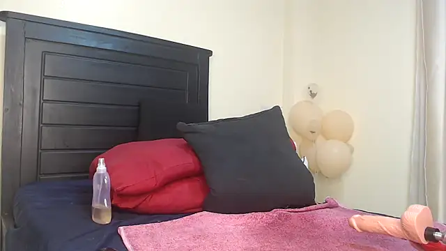 Snapshot of NIKKIE_LOVE chatting on 03.02.25 NIKKIE LOVE online show from 03.02.25