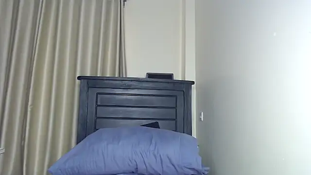 Snapshot of NIKKIE_LOVE chatting on 11.11.25 NIKKIE LOVE online show from 11.11.25