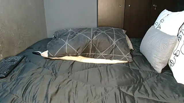 CURVEYDOLLXX online show from 02.22.25