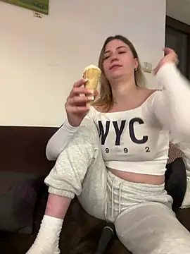 Snapshot of secretcrazy69 chatting on 01.21.25 secretcrazy69 online show from 01.21.25