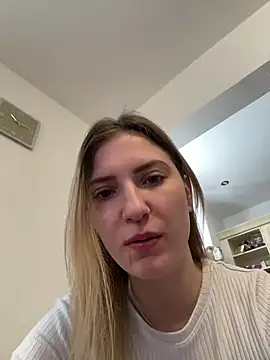 Snapshot of secretcrazy69 chatting on 02.15.25 secretcrazy69 online show from 02.15.25