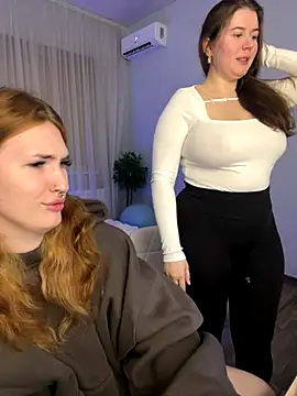 Snapshot of _Chlo__e chatting on 09.26.25 Chlo e online show from 09.26.25