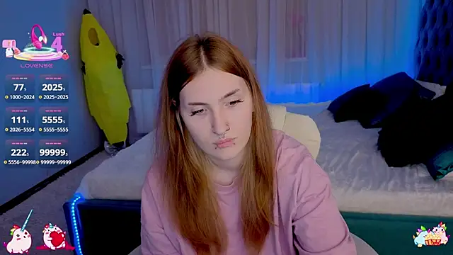 Snapshot of _Chlo__e chatting on 10.10.25 Chlo e online show from 10.10.25